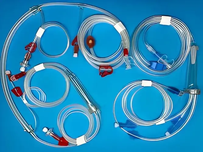 Dialyzers & bloodlines